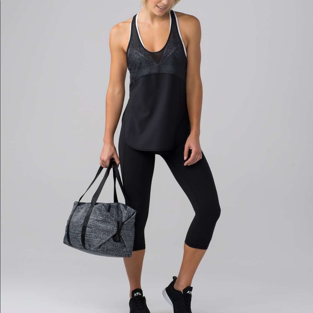Lululemon twist and turn tank sz 6